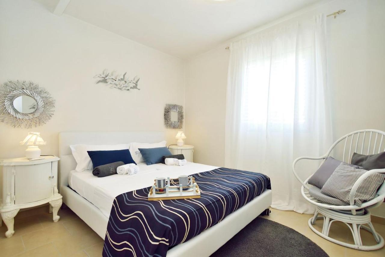 Apartamento CASA SULLA SPIAGGIA con ACCESSO E SPIAGGIA PRIVATA Santa Maria Del Focallo Exterior foto