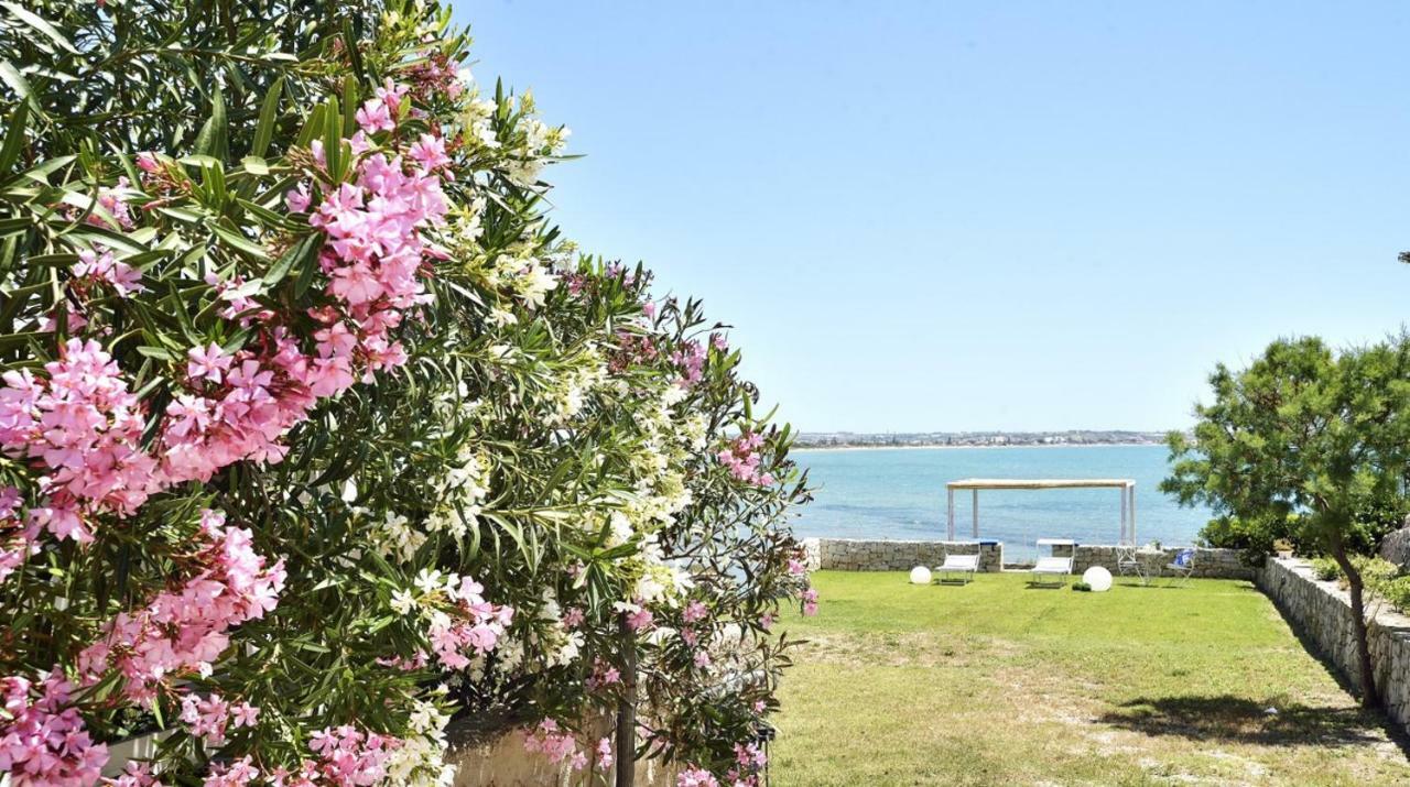 Apartamento CASA SULLA SPIAGGIA con ACCESSO E SPIAGGIA PRIVATA Santa Maria Del Focallo Exterior foto