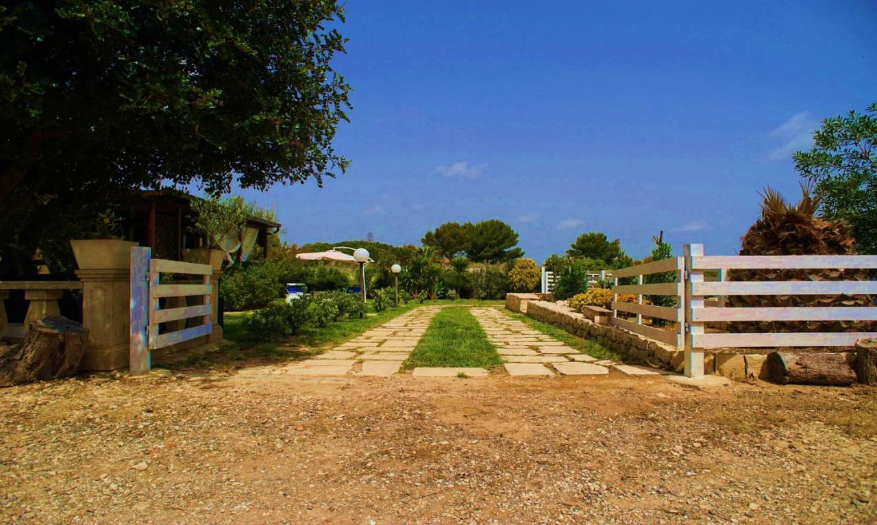 Apartamento CASA SULLA SPIAGGIA con ACCESSO E SPIAGGIA PRIVATA Santa Maria Del Focallo Exterior foto